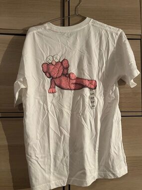 Uniqlo x KAWS NWT White Graphic T-Shirt with Pink Bear Illustration